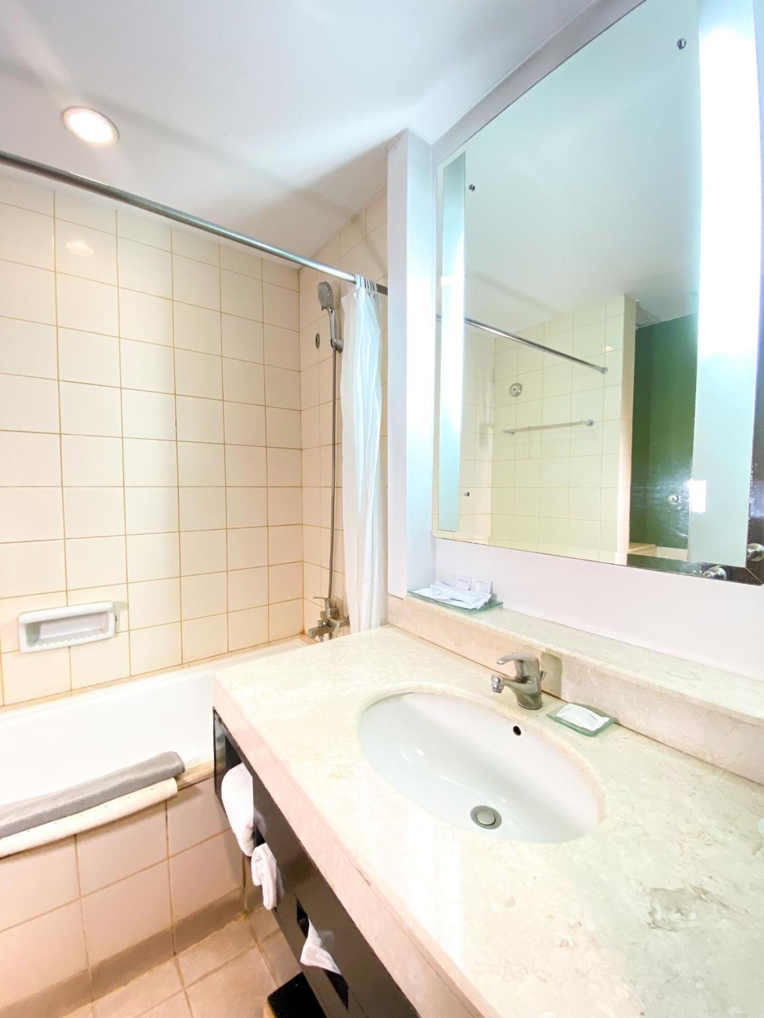 Hotel Santika Premiere Malang Ngoại thất bức ảnh