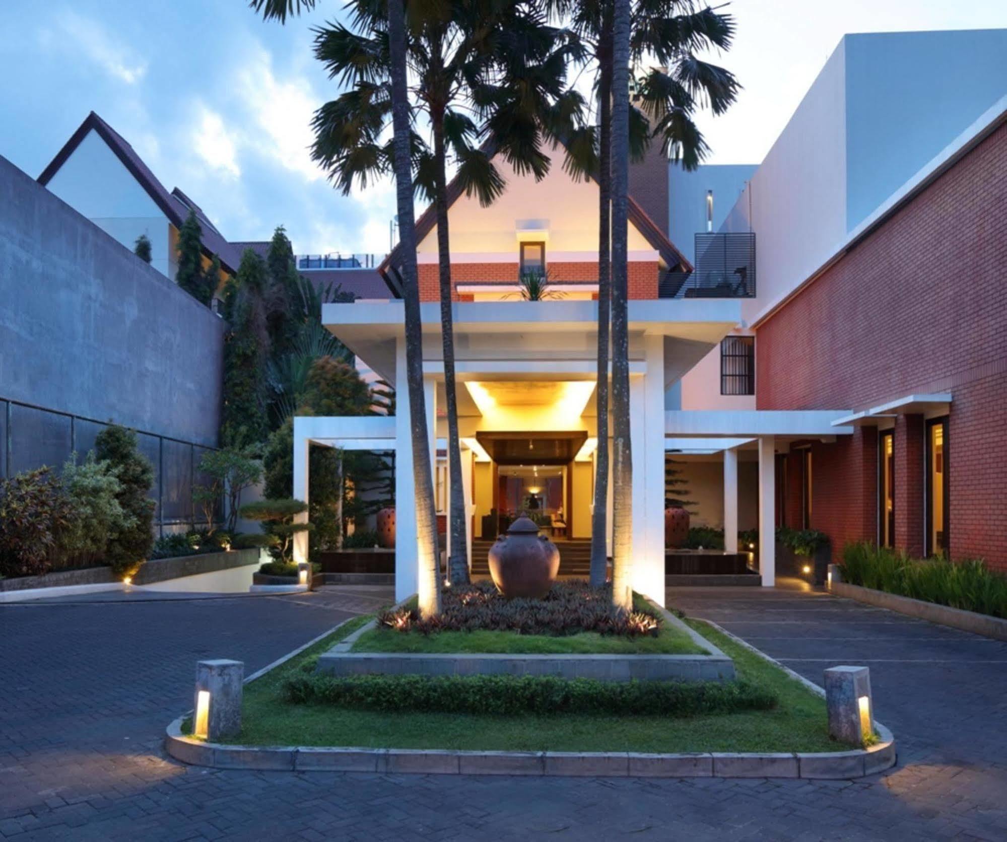 Hotel Santika Premiere Malang Ngoại thất bức ảnh