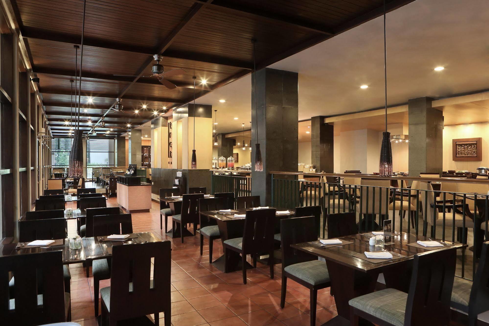 Hotel Santika Premiere Malang Ngoại thất bức ảnh