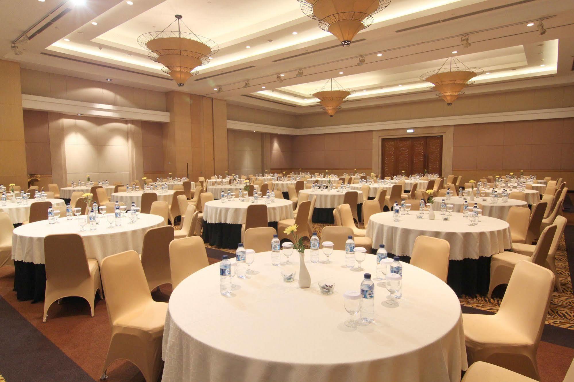 Hotel Santika Premiere Malang Ngoại thất bức ảnh